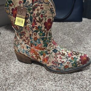 Roper Women's Floral Heeled Boots - Multicolor